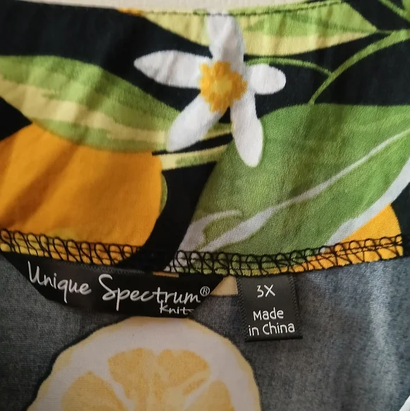 Unique Spectrum Knit Women's Lemon Pattern Stretch Plus Size Blouse. Size 3X - Picture 2 of 8